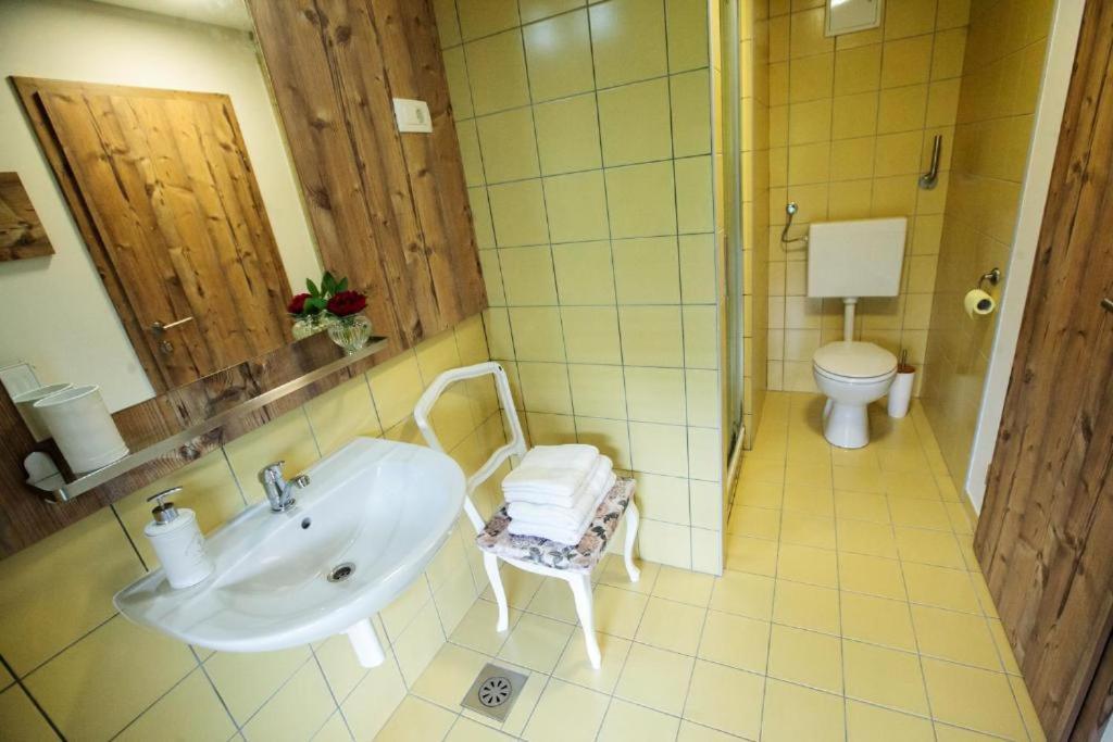 Hisa Poljana Rooms Prevalje Eksteriør billede